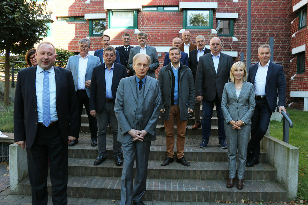 Mitglieder des Innenausschusses des Niedersächsischen Landtags und Prof. Dr. Lange